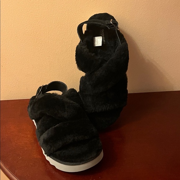 Koolaburra Black Fuzzy Sandals by Ugg - Picture 4 of 10